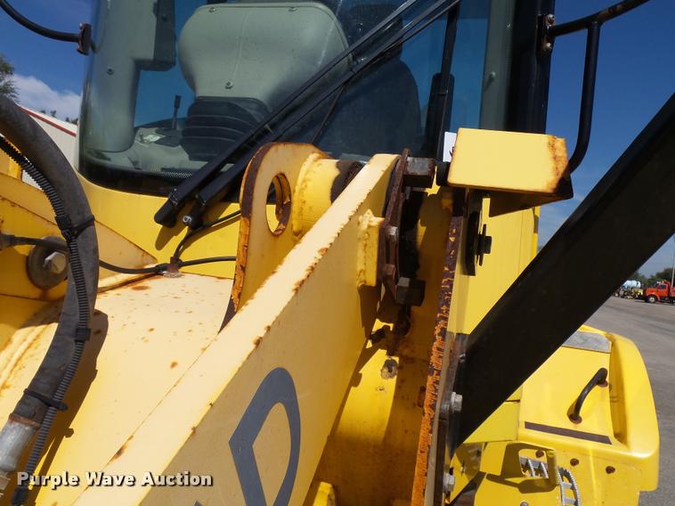 image for item L2665 2004 New Holland LW110B wheel loader