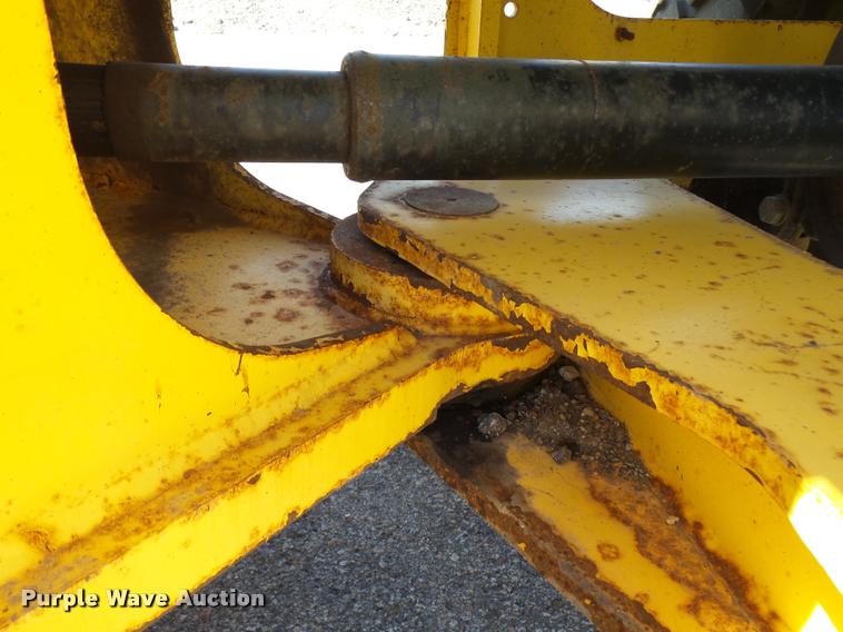 image for item L2665 2004 New Holland LW110B wheel loader