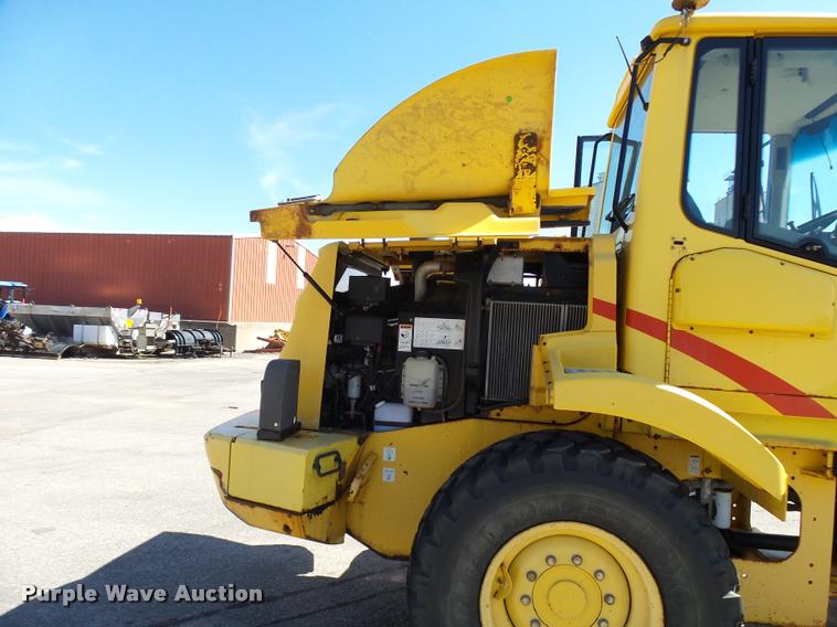 image for item L2665 2004 New Holland LW110B wheel loader