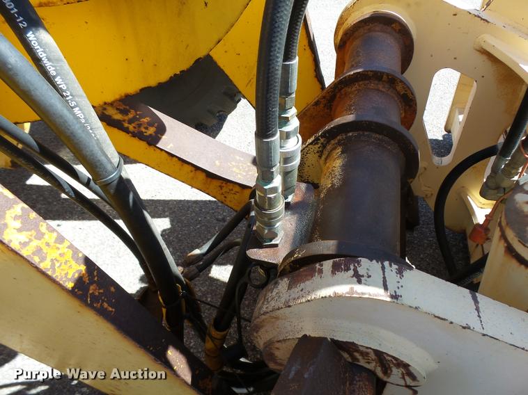 image for item L2665 2004 New Holland LW110B wheel loader