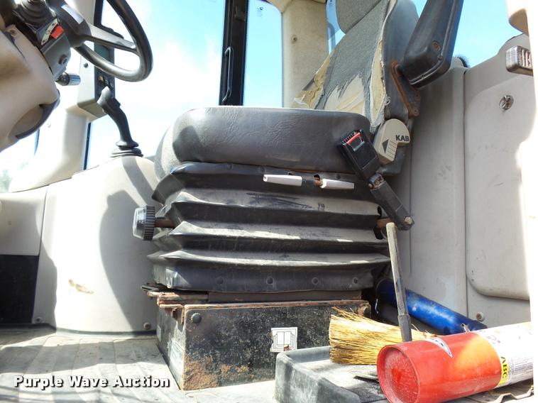 image for item L2666 2004 New Holland LW110B wheel loader