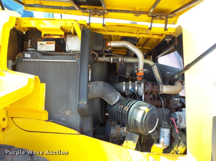 image for item L2666 2004 New Holland LW110B wheel loader