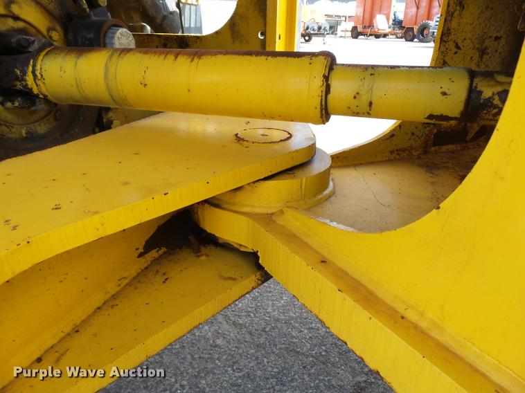 image for item L2666 2004 New Holland LW110B wheel loader