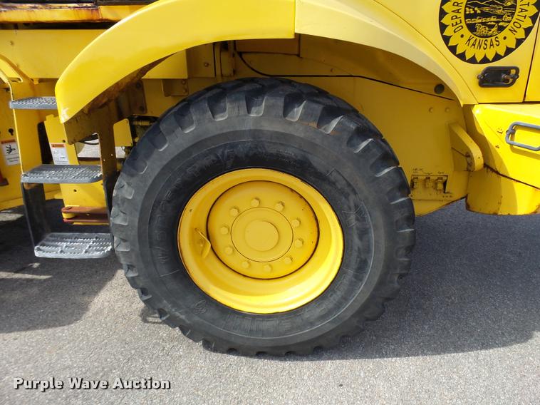 image for item L2666 2004 New Holland LW110B wheel loader