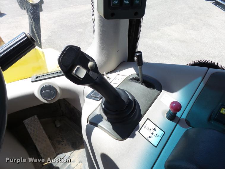 image for item L2667 2004 New Holland LW110B wheel loader