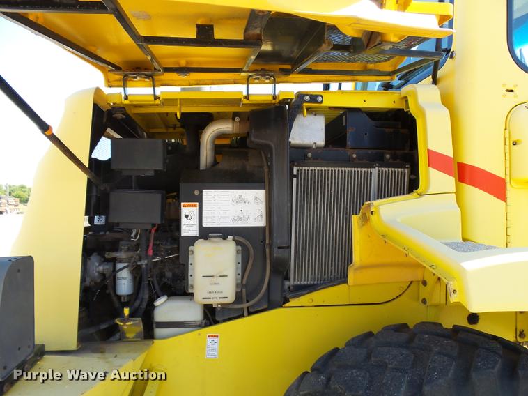 image for item L2667 2004 New Holland LW110B wheel loader