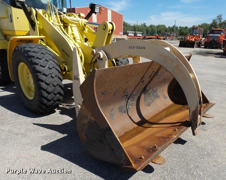 image for item L2667 2004 New Holland LW110B wheel loader