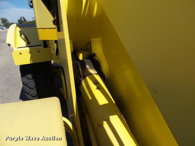 image for item L2667 2004 New Holland LW110B wheel loader