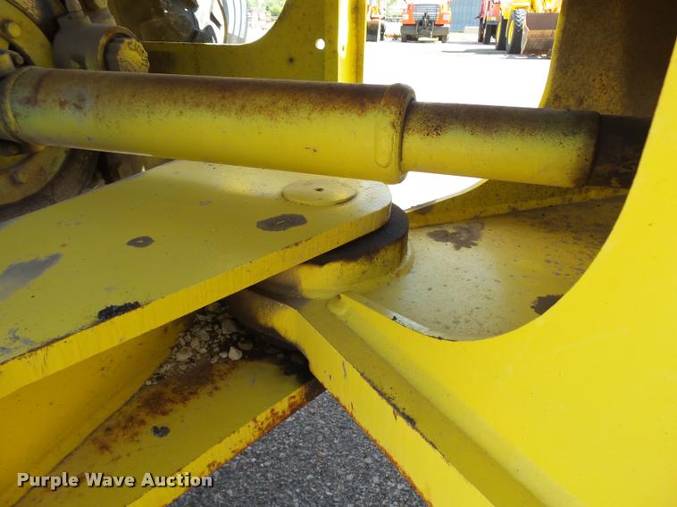 image for item L2667 2004 New Holland LW110B wheel loader