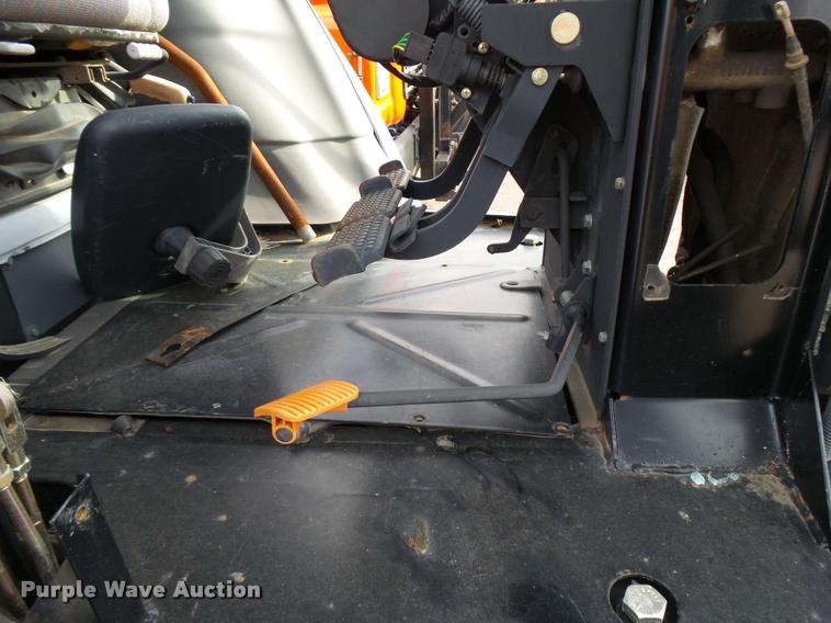 image for item L2668 2002 New Holland TS100 tractor