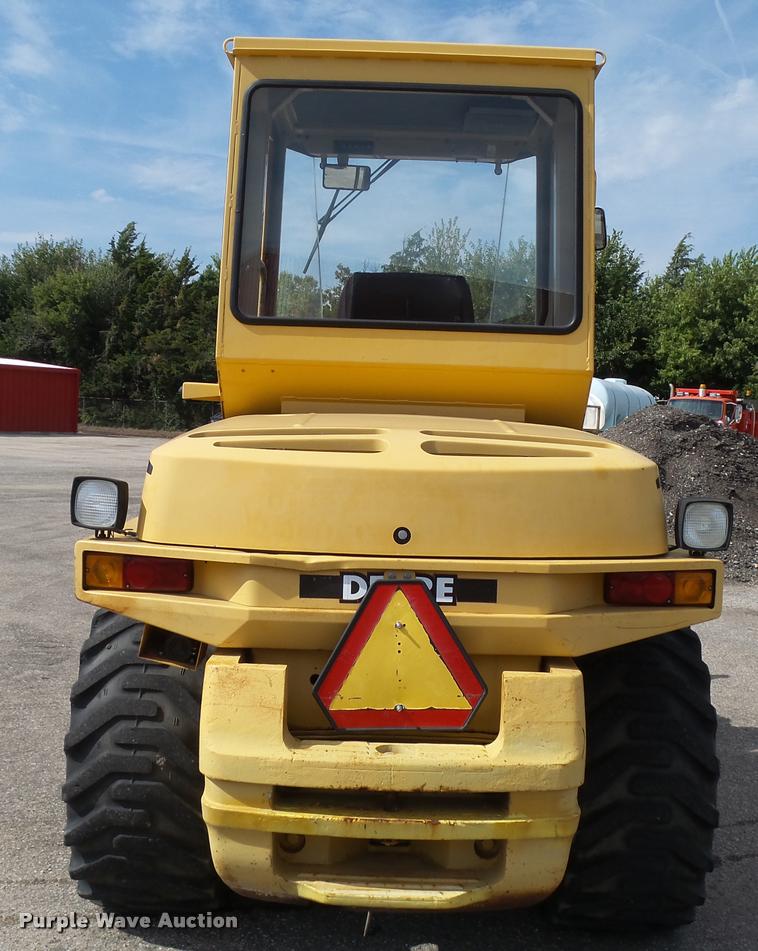 image for item L2670 1998 John Deere 244H wheel loader