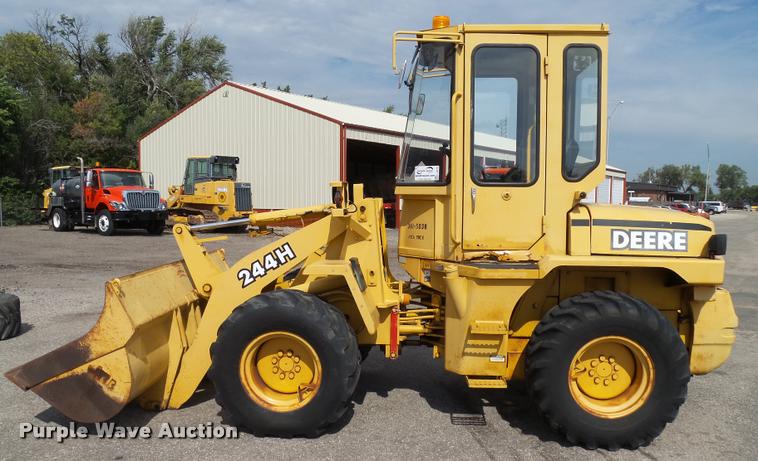 image for item L2670 1998 John Deere 244H wheel loader