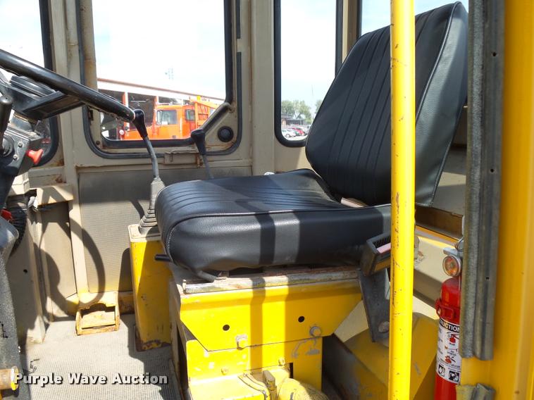 image for item L2670 1998 John Deere 244H wheel loader