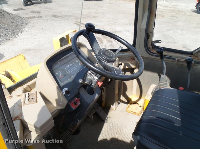 image for item L2670 1998 John Deere 244H wheel loader