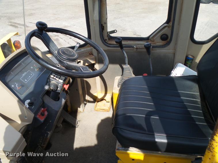 image for item L2670 1998 John Deere 244H wheel loader