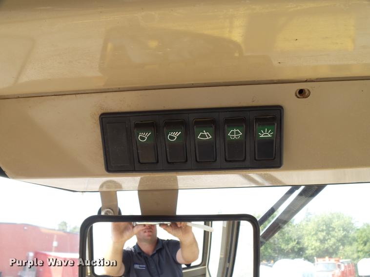 image for item L2670 1998 John Deere 244H wheel loader