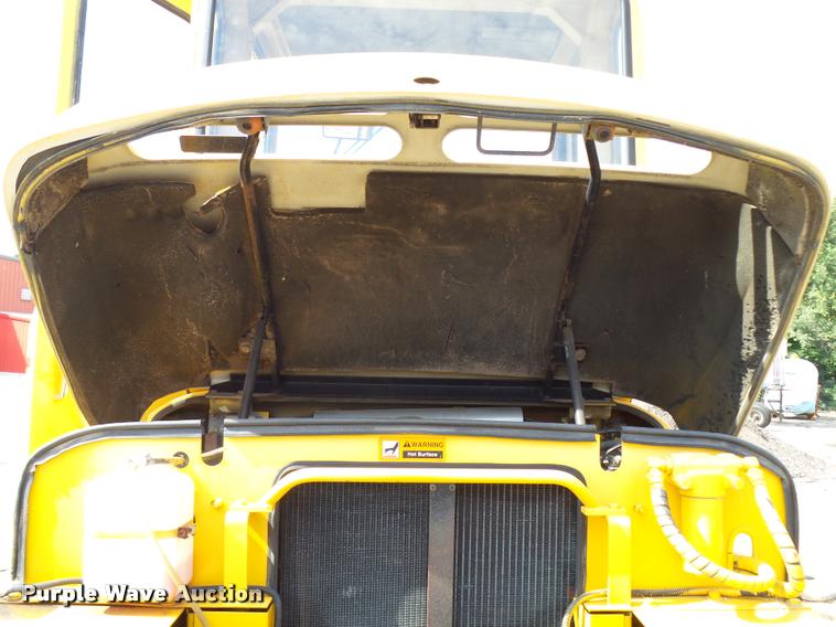 image for item L2670 1998 John Deere 244H wheel loader