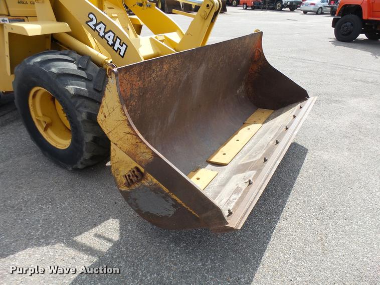image for item L2670 1998 John Deere 244H wheel loader
