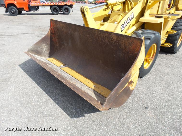 image for item L2670 1998 John Deere 244H wheel loader