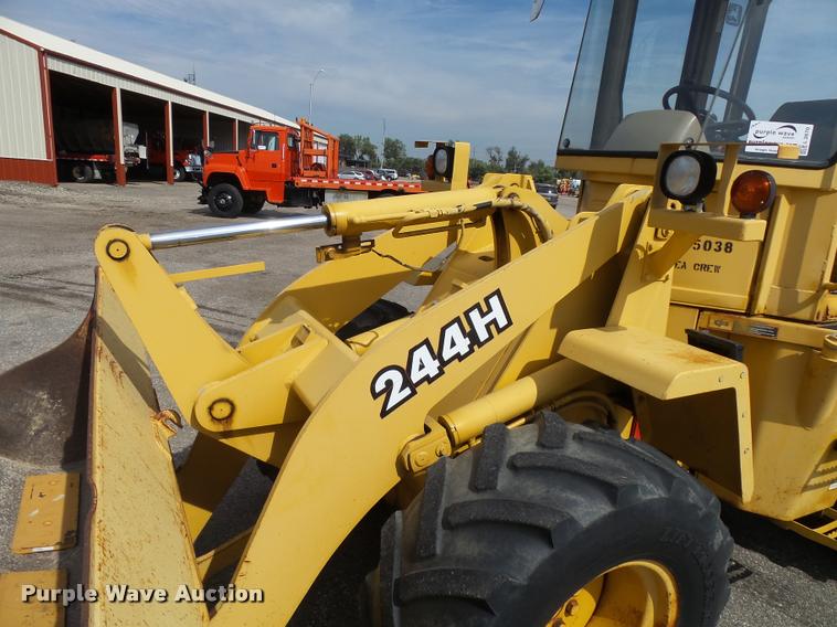 image for item L2670 1998 John Deere 244H wheel loader