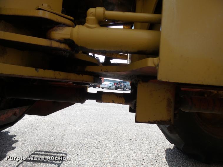 image for item L2670 1998 John Deere 244H wheel loader