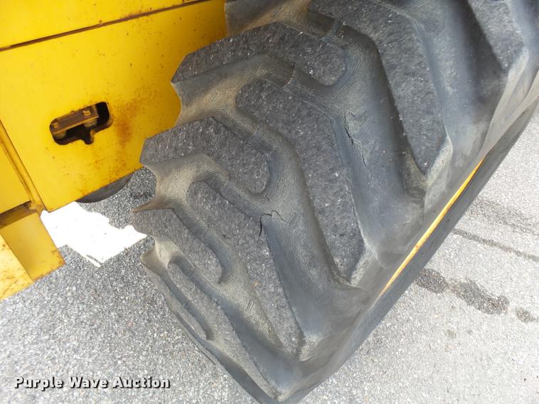 image for item L2670 1998 John Deere 244H wheel loader