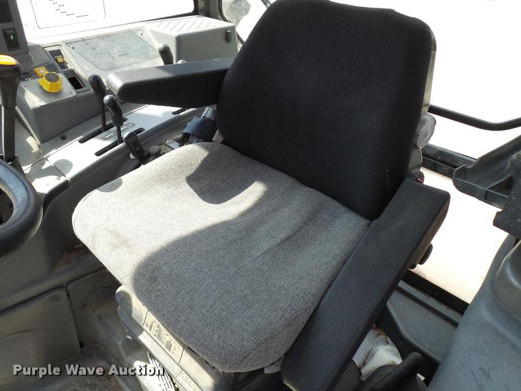 image for item L2672 1997 New Holland 5640SL tractor