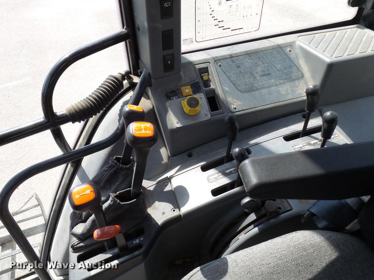 image for item L2672 1997 New Holland 5640SL tractor