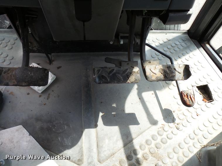 image for item L2672 1997 New Holland 5640SL tractor