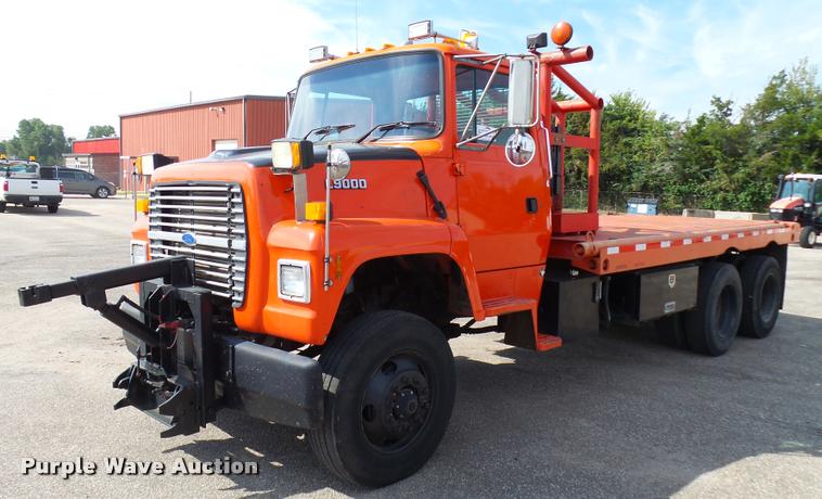 image for item L2673 1996 Ford LNT9000 flatbed truck