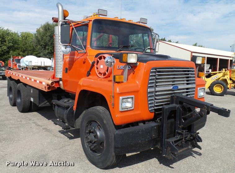 image for item L2673 1996 Ford LNT9000 flatbed truck