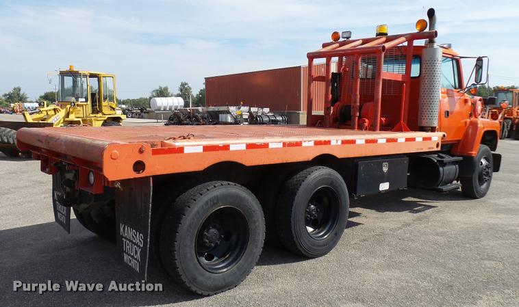 image for item L2673 1996 Ford LNT9000 flatbed truck