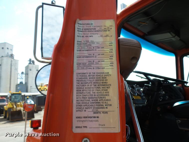 image for item L2673 1996 Ford LNT9000 flatbed truck