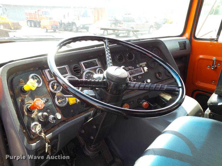 image for item L2673 1996 Ford LNT9000 flatbed truck