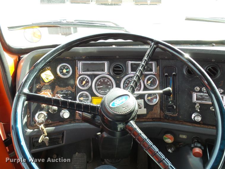 image for item L2673 1996 Ford LNT9000 flatbed truck