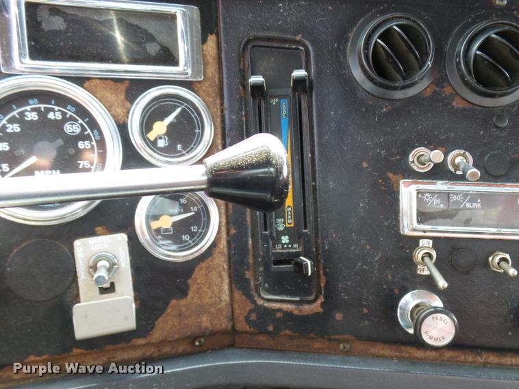 image for item L2673 1996 Ford LNT9000 flatbed truck