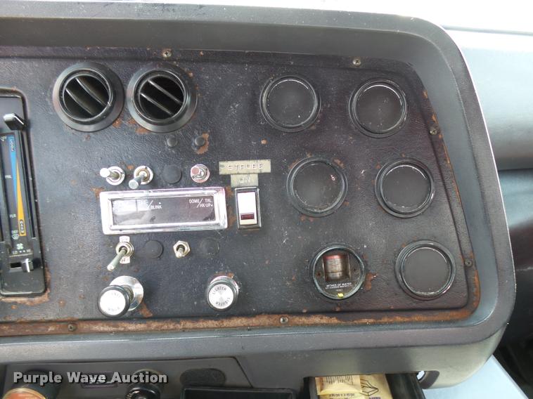 image for item L2673 1996 Ford LNT9000 flatbed truck