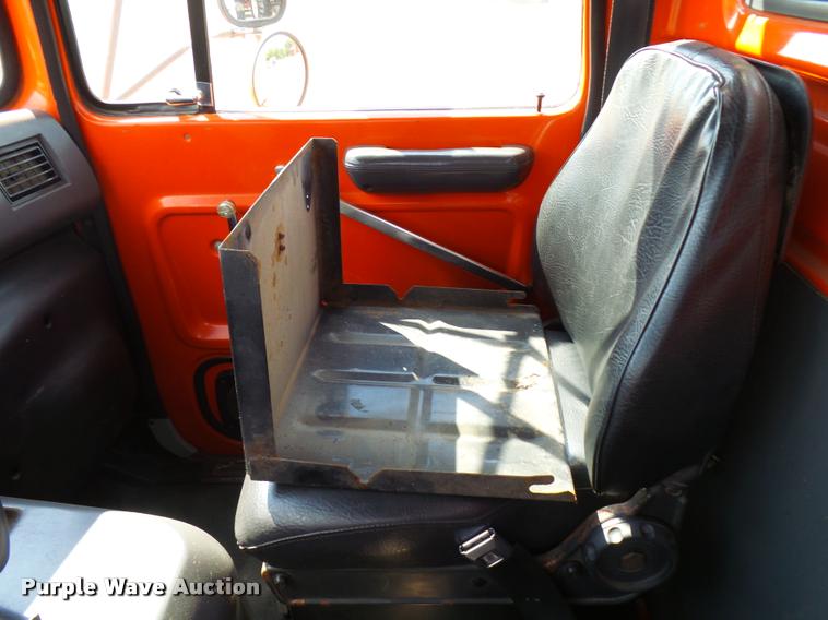 image for item L2673 1996 Ford LNT9000 flatbed truck