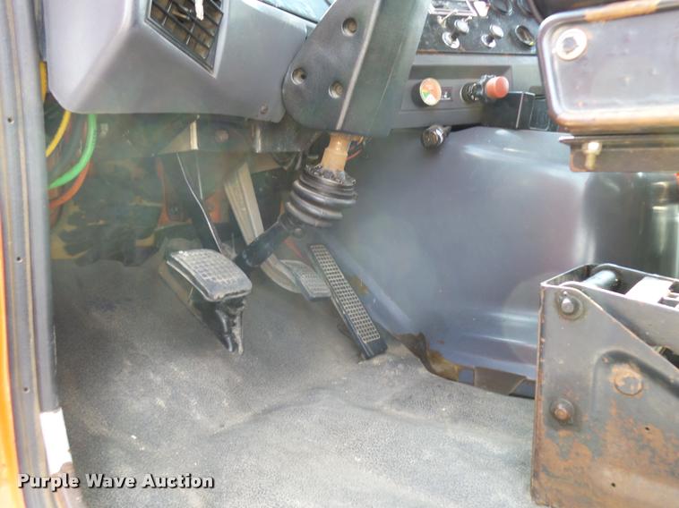 image for item L2673 1996 Ford LNT9000 flatbed truck