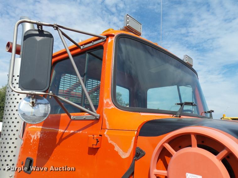 image for item L2673 1996 Ford LNT9000 flatbed truck