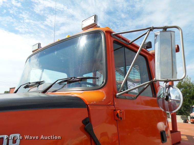 image for item L2673 1996 Ford LNT9000 flatbed truck