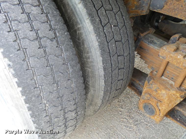 image for item L2673 1996 Ford LNT9000 flatbed truck