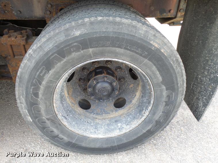 image for item L2673 1996 Ford LNT9000 flatbed truck