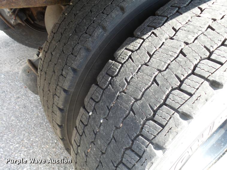 image for item L2673 1996 Ford LNT9000 flatbed truck