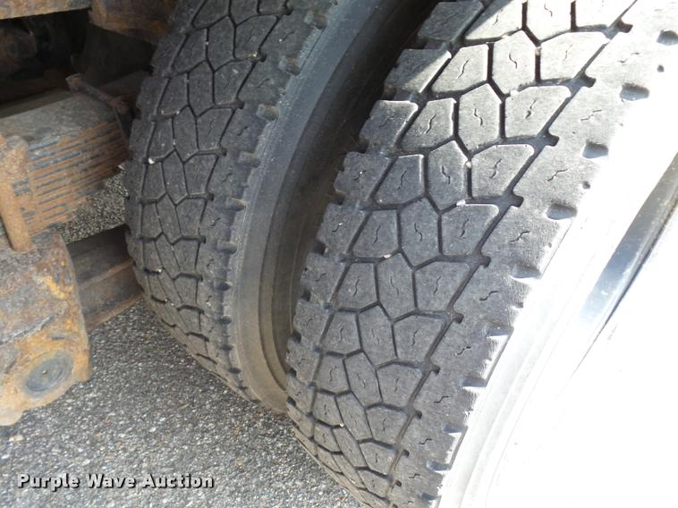 image for item L2673 1996 Ford LNT9000 flatbed truck