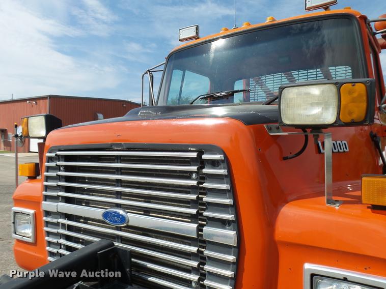image for item L2673 1996 Ford LNT9000 flatbed truck