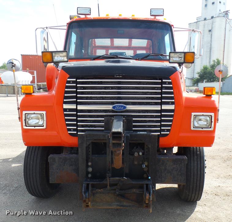 image for item L2674 1997 Ford LNT9000 flatbed truck