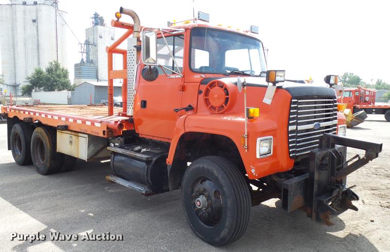 image for item L2674 1997 Ford LNT9000 flatbed truck