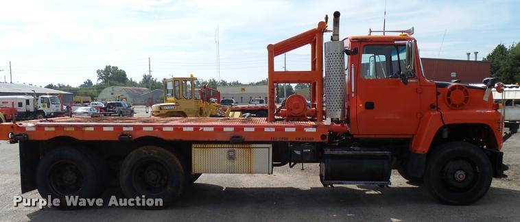 image for item L2674 1997 Ford LNT9000 flatbed truck