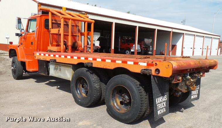 image for item L2674 1997 Ford LNT9000 flatbed truck